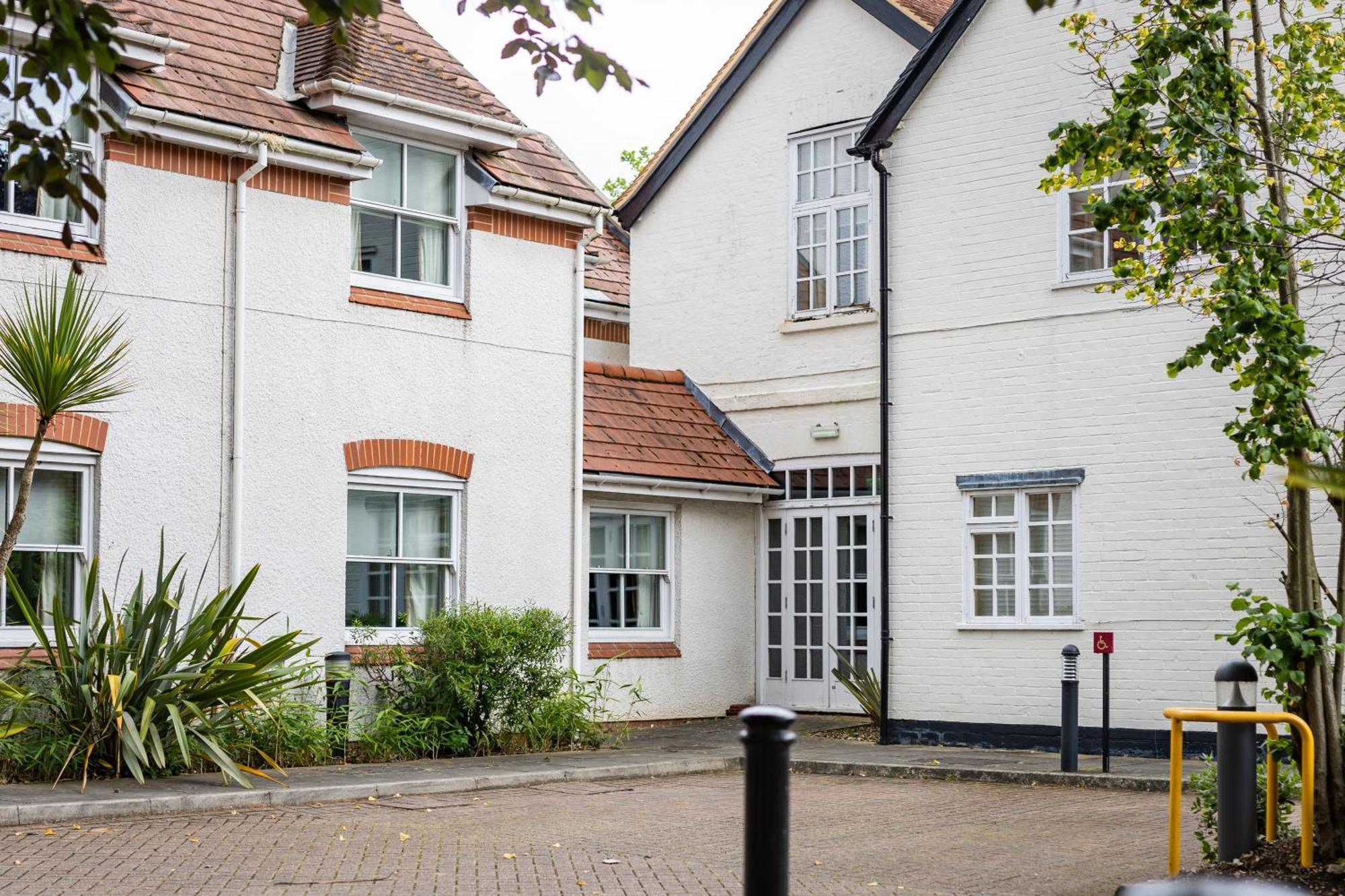 The Red Lion Hotel Hillingdon Exterior foto